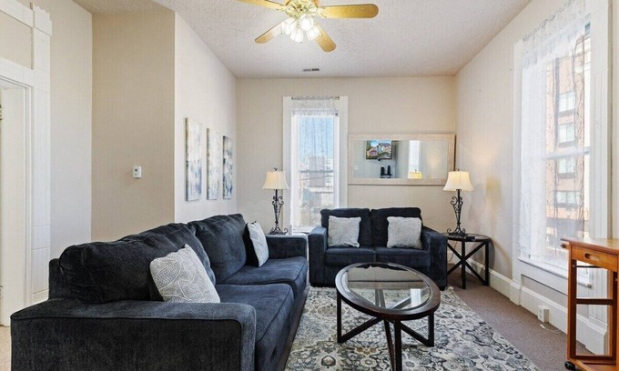 Babe Denny House | Cozy Town Home - Walk To Everything Downtown!
