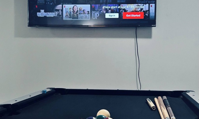 Leduc House | Cozy townhome