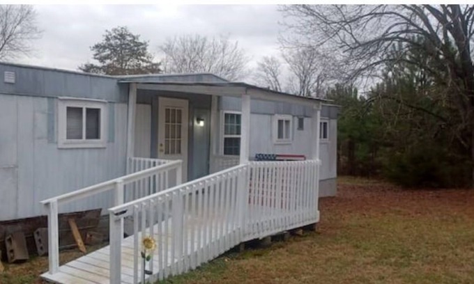 Cascade House | Cozy trailer in the country.