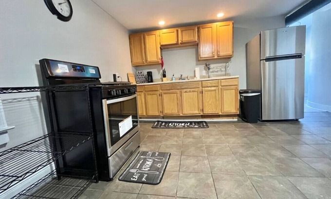 Dwight Apartment | Cozy Two Bedroom Stay In Downtown New Haven!