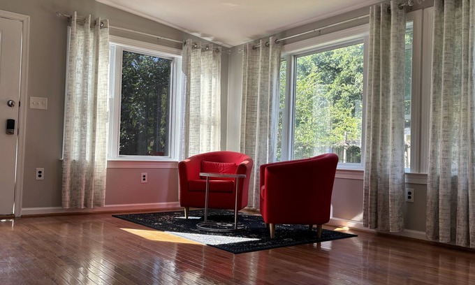 Wheaton-Glenmont House | Cozy unit with private entrance in Silver Spring next to Brookside Garden Park