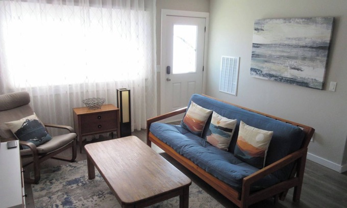 Rapid City House | Cozy, updated mid-century house. Close to downtown and Mt. Rushmore.