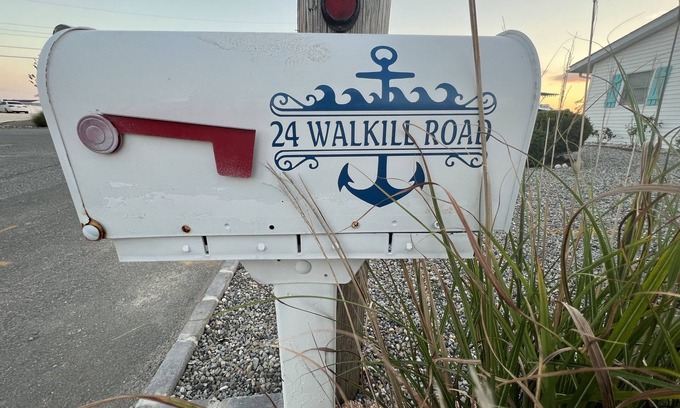 Mystic Island House | Cozy Bungalow on lagoon-10 min boat ride to the bay!