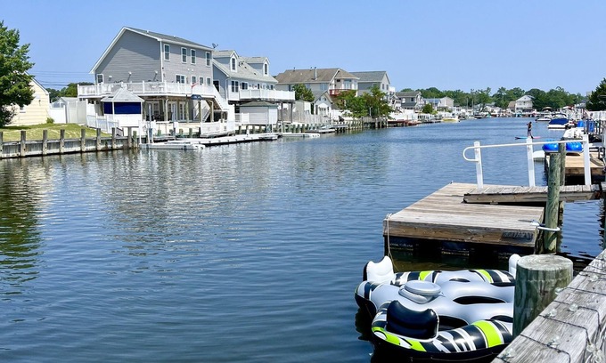 Mystic Island House | Cozy, Year-round Waterfront Cottage Near Historic Town-Pet Friendly!