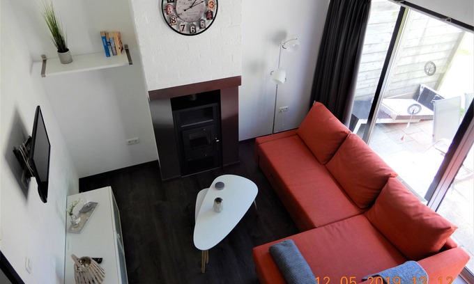 Bruinisse House | Cozy vacation home in Zeeland, Park De Kreek with WLAN