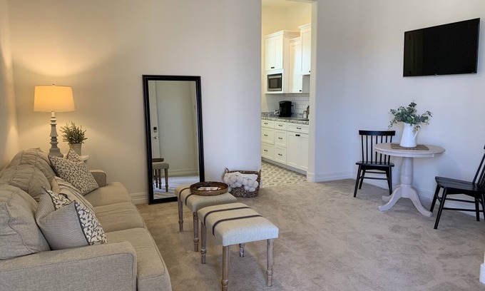 Queen Creek House | Cozy Villa Apartment In Gated Community