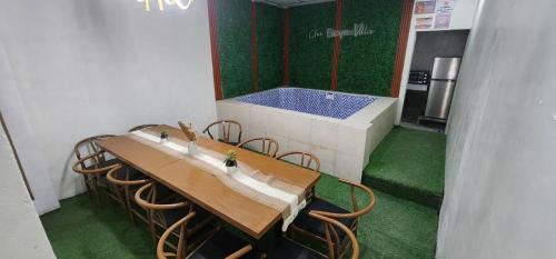 Bacoor City Villa | Cozy Villa with Pool for family or couples