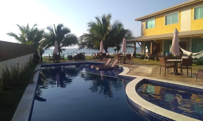 Itacimirim Apartment | Cozy village, right on the sand in Itacimirim