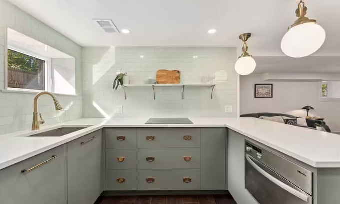 West Highland Apartment | Cozy vintage charm, super walkable