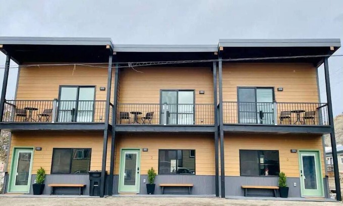 Gardiner Apartment | Cozy Wolf Lodge — Unit 2