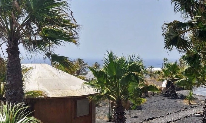 La Asomada Cabin | Cozy yurt in Lanzarote with a fantastic view over the Atlantic