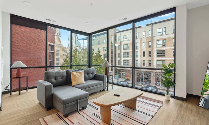 Lockerbie Square Apartment | CozySuites Mass with parking, lounge & roof deck #37
