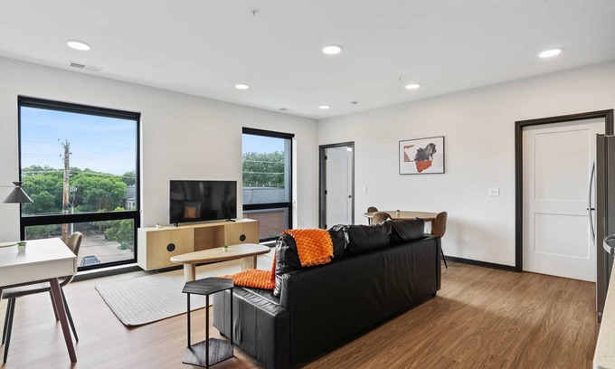 Lockerbie Square Apartment | CozySuites Mass w/parking, lounge & roof deck #11