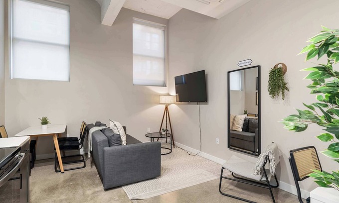 Downtown Cincinnati Apartment | CozySuites Modern 1BR | OTR District #03