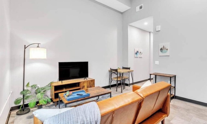 Cultural District Apartment | CozySuites Modern 1BR in Downtown Pitts #16
