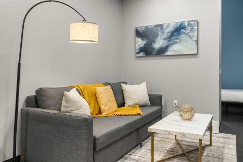 Cultural District Apartment | CozySuites Modern 1BR in Downtown Pitts #1