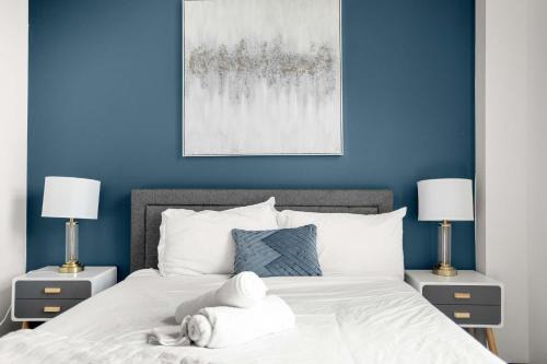 Cultural District Apartment | CozySuites Modern 1BR in Downtown Pitts 13