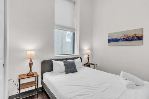 Cultural District Apartment | CozySuites Modern 1BR in Downtown Pitts #18