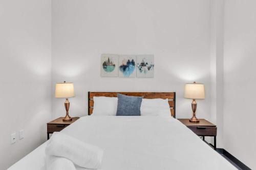 Cultural District Apartment | CozySuites Modern 1BR in Downtown Pitts #22