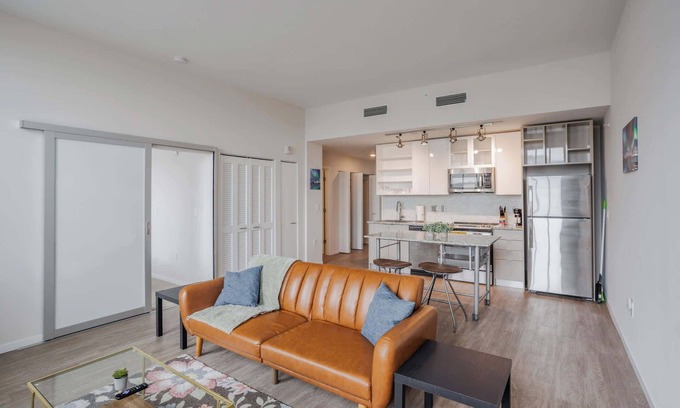 Downtown Cincinnati Apartment | CozySuites Sky Central #20