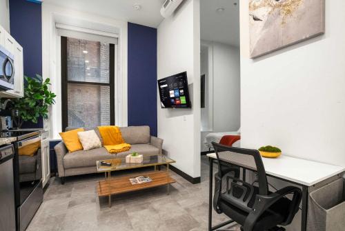Cultural District Apartment | CozySuites Stunning 1BR in Downtown Pitts #6