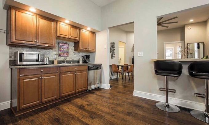 Clifton House | CozySuites Stunning 3BR Retreat on Frankfort Ave
