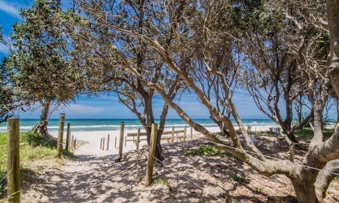 South Golden Beach House | CRABBES CREEK-WALK TO BEACH