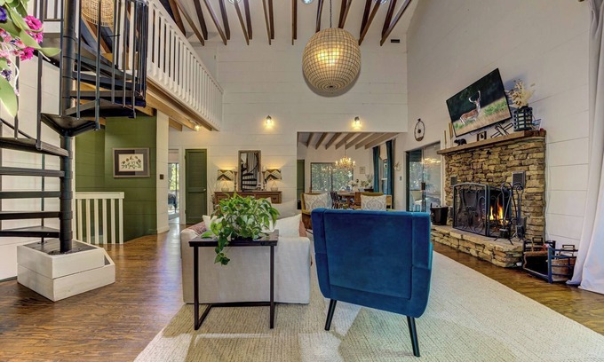 Big Canoe House | Crackling Fires, Game Nights & Community Swims, Hikes, Golf, Kayaking & Tennis - Heavenly Hideaway