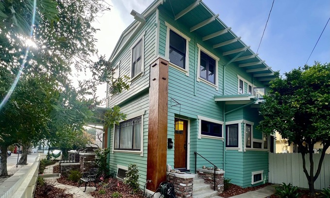 Angelino Heights House | Craftsman Guesthouse in lovely Echo Park