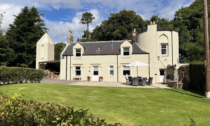 Banff Cottage | Craig Cottage.beautiful wildlife filled historic country cottage