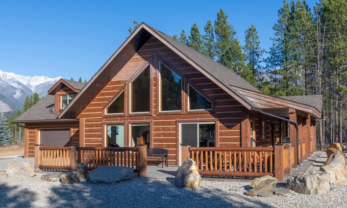 Valemount House | Cranberry Cabin Rental