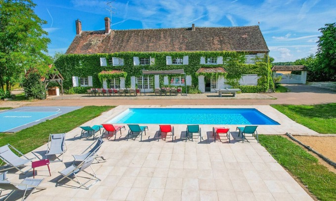 Saint-Maurice-sur-Aveyron Villa | Crazy Villa Etisseaux (45) - Heated pool - Volley court - 1h30 Paris - 45p.
