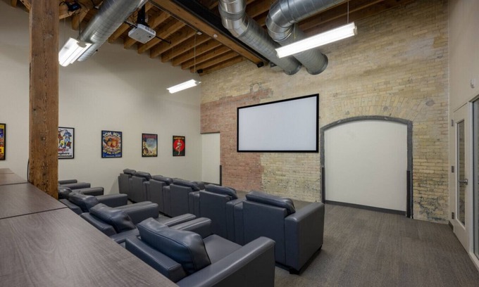 Marquette Apartment | Cream City 2BR Apt - Just 3 Blocks to Fiserv with Gym and Parking