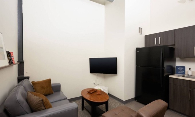 Westown Apartment | Cream City 2BR Apt - Just 3 Blocks to Fiserv with Gym and Parking
