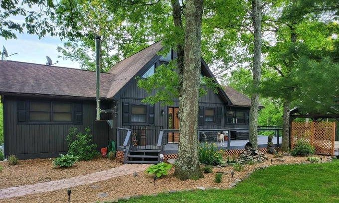 Stroudsburg Cabin | Creek Front Trails End Cabin