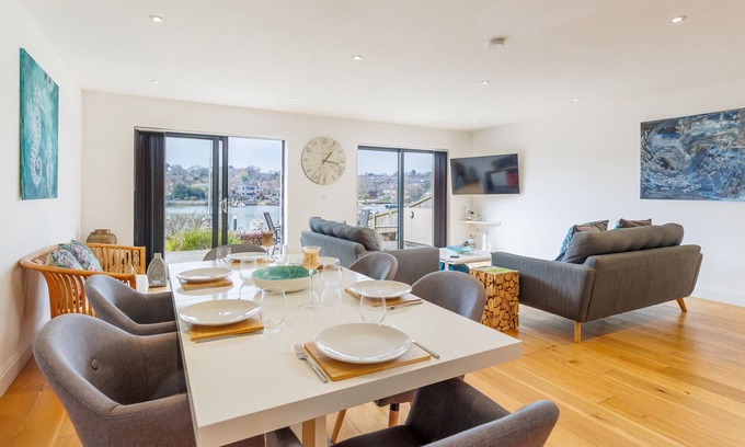 Ryde Ski Chalet | Creek View, Isle of Wight