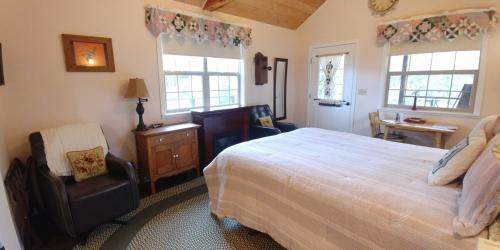 Medford House | Creekside Cabin