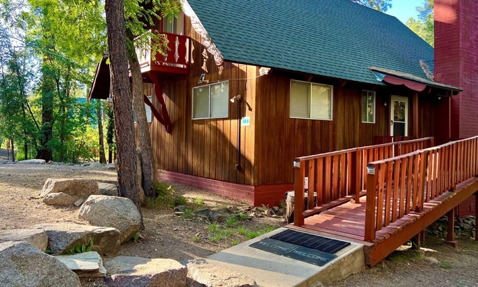 Groom Creek Cabin | Creekside Chalet - Prescott Cabin Rentals