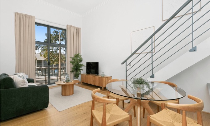Cremorne Apartment | Cremorne- GA110 Macpherson St - Loft Style Apartment Close to Everything