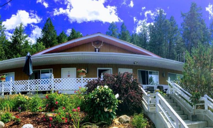 East Kootenay Hotel | Crescent Motel
