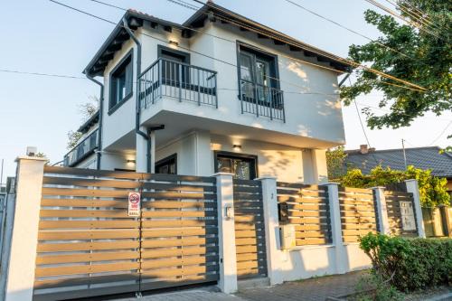 Tirgu Mures Apartment | Cris Apartments Upstairs