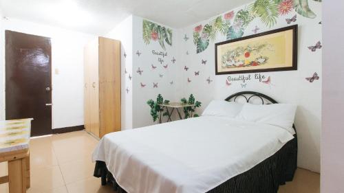 Dasmarinas Hotel | Cristian Jay Dormitory by RedDoorz