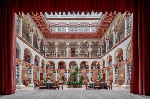 Encarnacion-Regina Hotel | Cristine Bedfor Sevilla Boutique Hotel