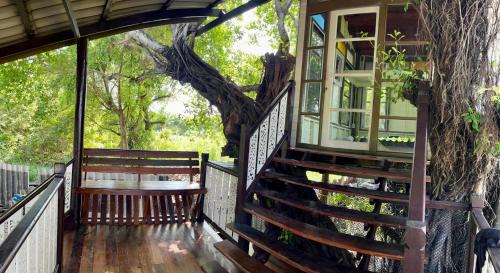 Srisa Chorakhe Noi House | Croc Camp