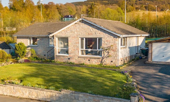 Aberfeldy House | Cromallt