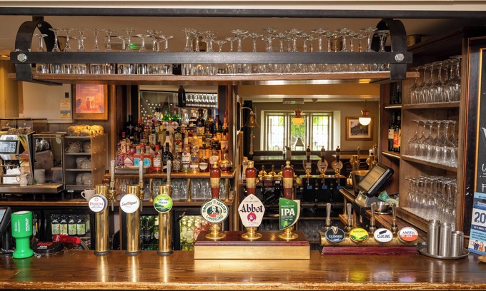 Chipping Sodbury Hotel | Cross Hands Hotel Old Sodbury by Greene King Inns