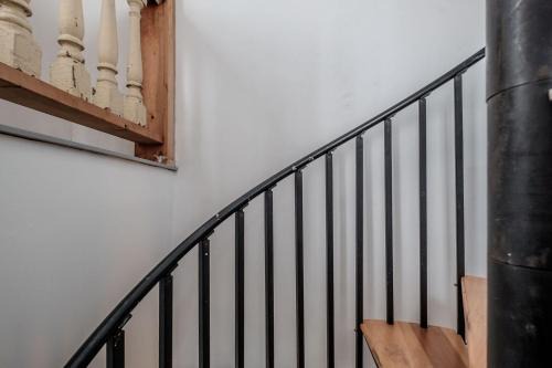 East End Apartment | Crow's Nest