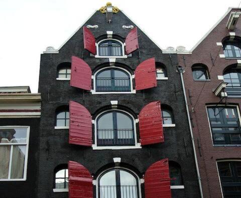 Burgwallen Nieuwe Zijde House | Crown Guesthouse Amsterdam
