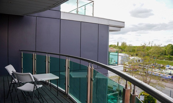 Surbiton Hotel | Crowne Plaza London - Kingston by IHG