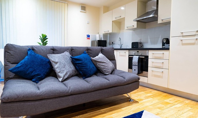 Fairfield Condo | ⭐️ Croydon apartment with balcony⭐️ hosted by ASJ Accommodations ⭐️